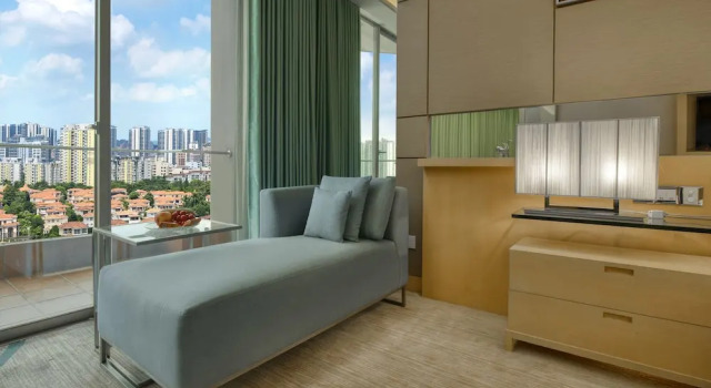 Двухместный номер Deluxe с балконом и с видом на горы Dongguan Royal Garden Hotel