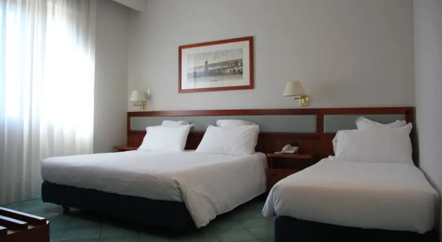 Трёхместный номер Standard с балконом Hotel Marad