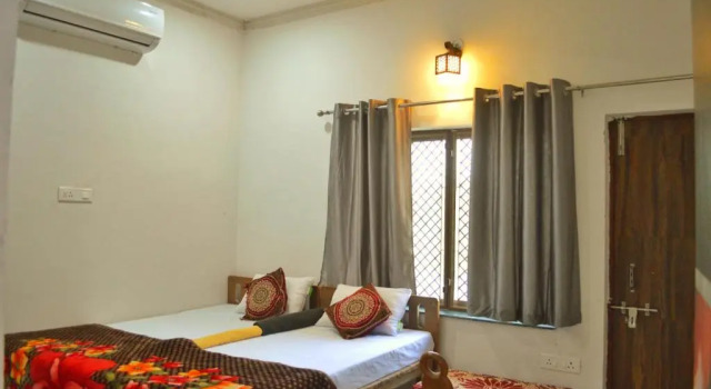 Anukampa paying guest house