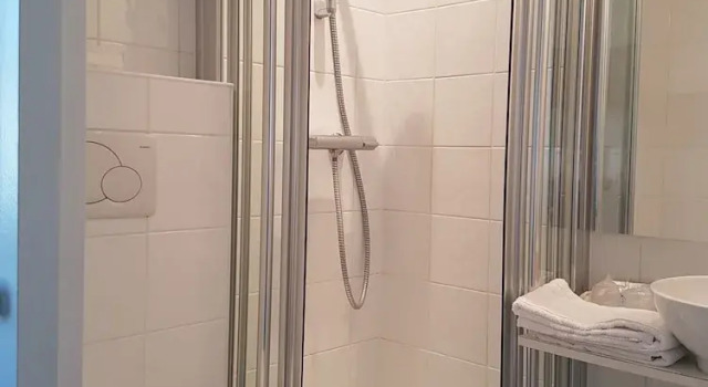 Номер Standard Kyriad Saumur Hyper Centre Hôtel, Appartements, Séminaires et SPA soins Sothys Paris