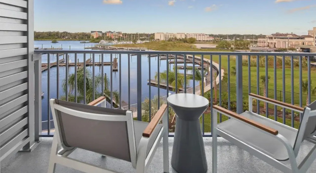 Четырёхместный номер Standard с балконом AC Hotel St. Augustine Downtown