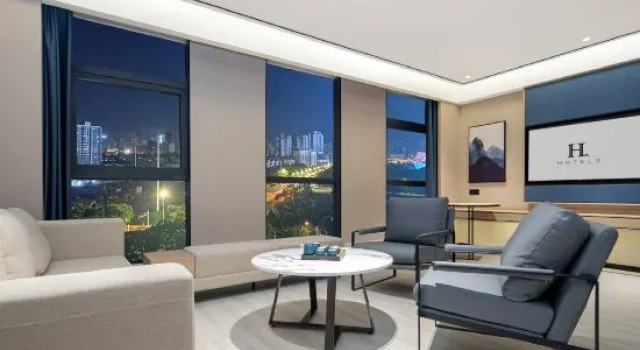 Люкс Deluxe H Hotel (Wuhan Zhuankou Sports Center store)
