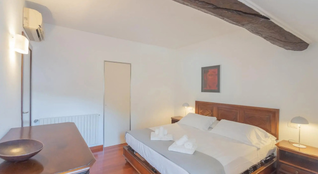 La Mansarda in Como With 3 Bedrooms and 2 Bathrooms, Забронировать Отель Отели Комо с парковкой, рядом с Фуникулер Комо-Брунате, Парковка