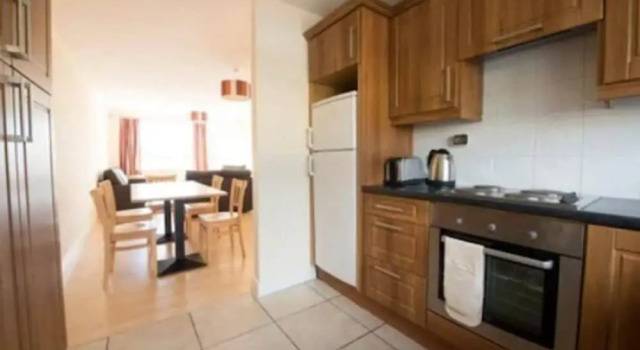 Кровать в общем номере с 6 комнатами Troy Self Catering Village Limerick Ireland