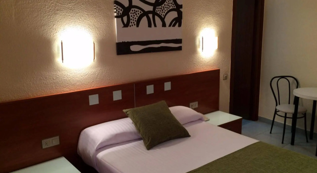 Hotel Aneto, Забронировать Отель Старый город Барселона, рядом с Приход Св. Августина