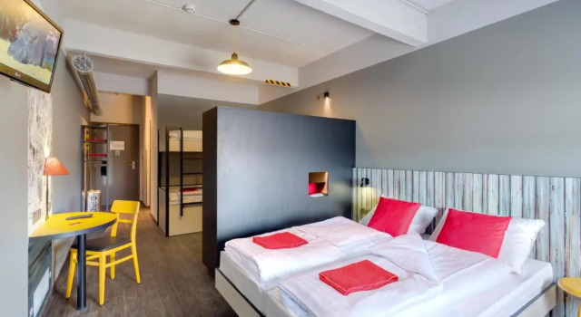 Кровать в общем номере (женский номер) MEININGER Hotels Bruxelles City Center