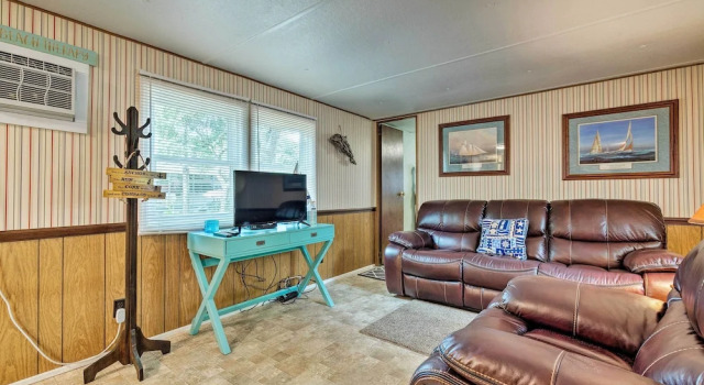 Коттедж Cabin w/ Fire Pit, Walk to Steinhatchee River!
