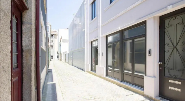 The Olive House, with AC, Downtown - feel like a local, Забронировать Отель Бонфим Порту, рядом с Театр Coliseu do Porto