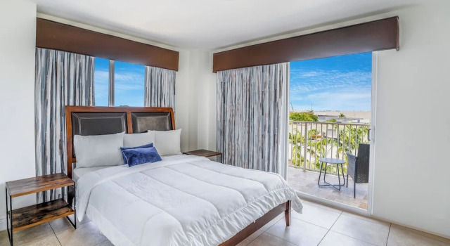 Люкс Deluxe с 3 комнатами с балконом South River Suites
