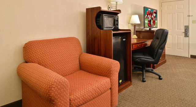Четырёхместный номер Deluxe Red Roof Inn Dalton