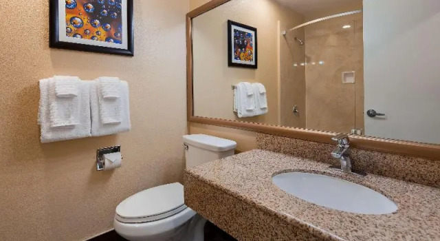 Трёхместный номер Standard с балконом Best Western Plus Heritage Inn