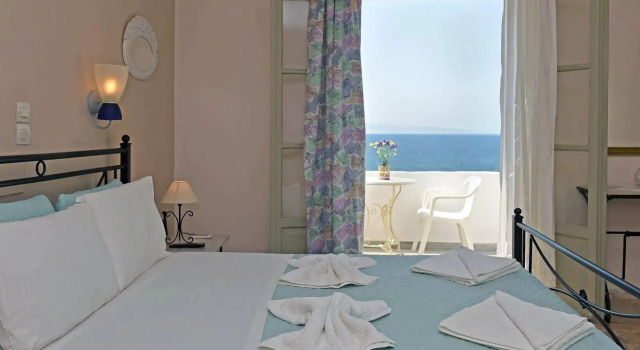 Vrohaki Studios & Rooms