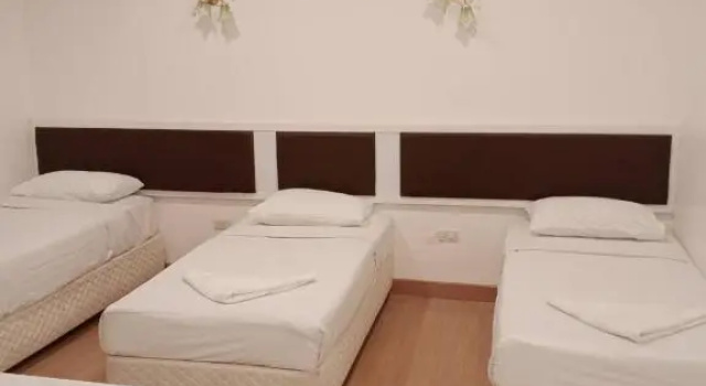 Трёхместный номер Standard Royal Garden Home Hotel