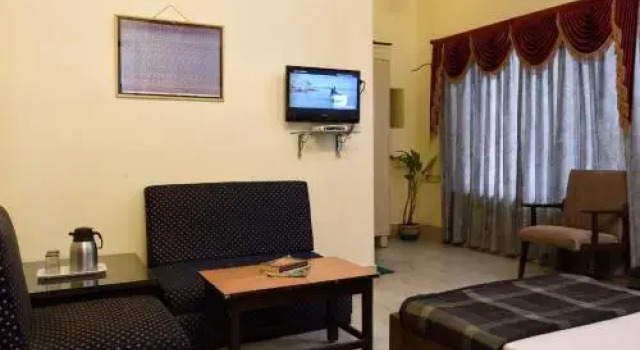 Hotel Esplanade Chambers, Забронировать Отель Отели Калькутты с завтраком, рядом с United Bank of India, Завтраки