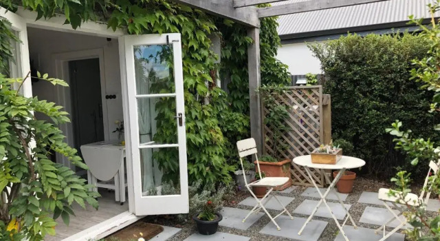 Коттедж Beautiful Bungalow CBD