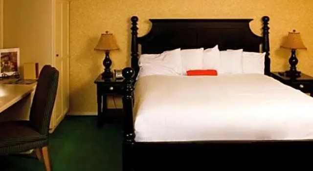 Четырёхместный номер Standard Strawberry Valley Inn