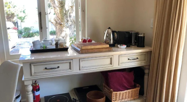 Guest suite - Leafy Constantia Guest House, Buchen Sie Pension Constantia Kapstadt