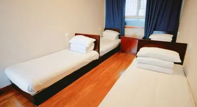 Кровать в общем номере Mount Hua East Peak Hotel