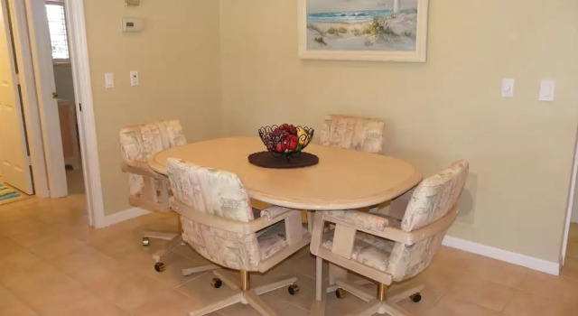 316 Edgewater Court, Забронировать Отель Марко-Айленд штат Флорида, рядом с City of Marco Island Racquet Center