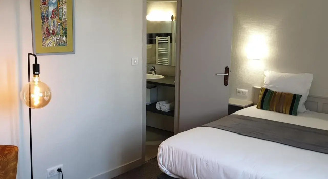 Hotel Archambeau, Rezerwuj Hotel Hotele w Thonac z basenem, Basen