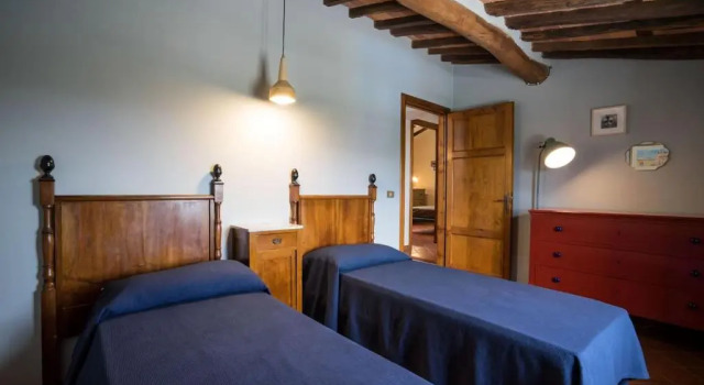 Ampio appartamento completamente rinnovato con vista piscina e jacuzzi, Buchen Sie Ferienwohnung Capannori Toskana, in der Nähe von Villa Torrigiani