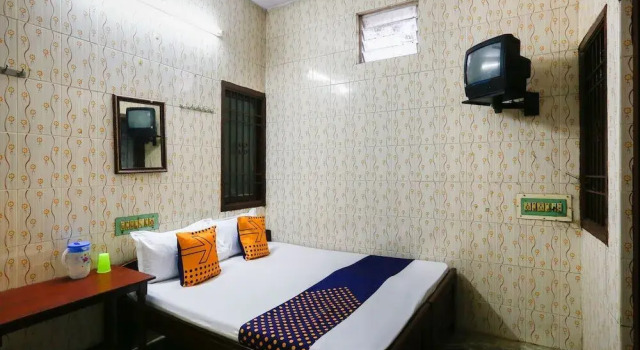 Ams Guest House by OYO Rooms, Забронировать Гостевой дом Ченнаи штат Тамилнад, рядом с MGR Memorial