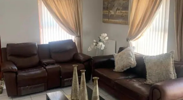 Spacious 3 bedroom duplex, close to Club Mykonos