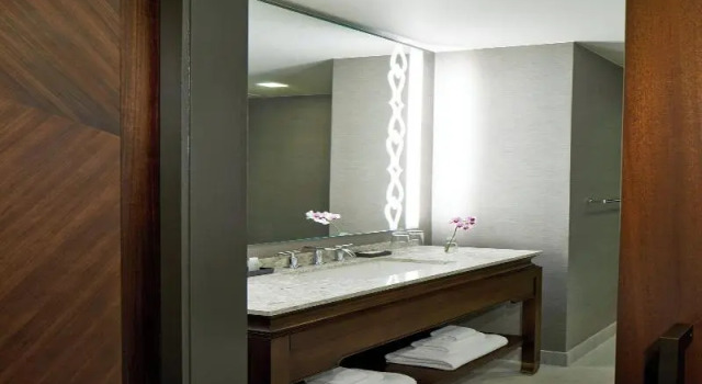 Четырёхместный номер Standard Renaissance Dallas at Plano Legacy West Hotel