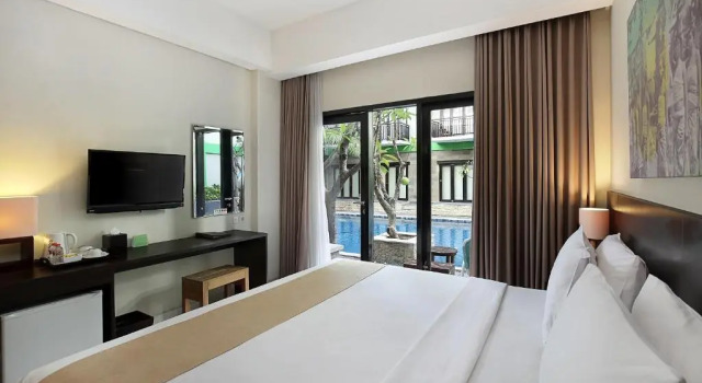 Двухместный номер Deluxe с видом на бассейн Rofa Kuta Hotel - CHSE Certified