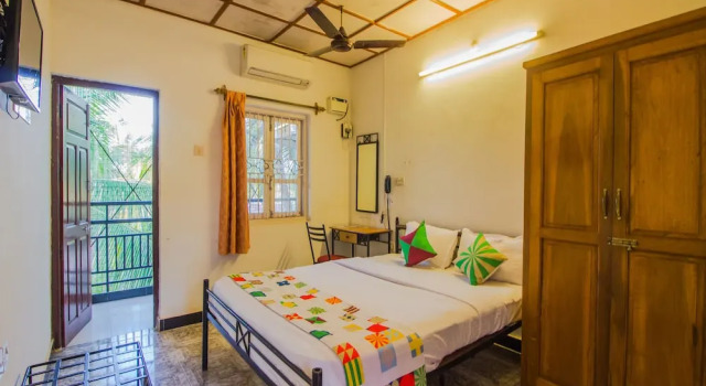 OYO 12902 Home Colourful Studio Home Candolim, Prenota Hotel Candolim 