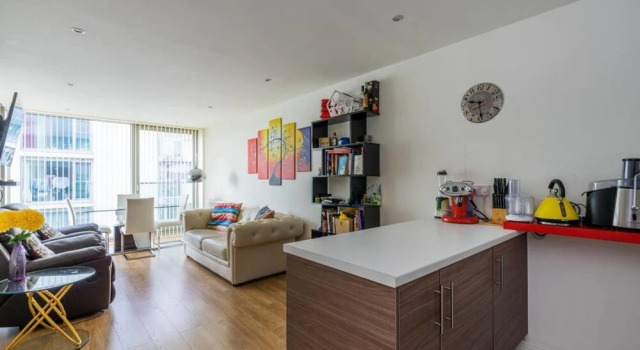 Stunning 2BR Home In Tottenham Hale W/balcony, Book Hotel Tottenham Merseyside