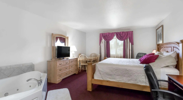 Люкс Deluxe Super 8 by Wyndham Rexburg