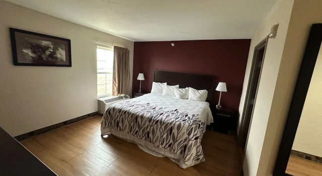 Четырёхместный номер Standard Econo Lodge Inn & Suites