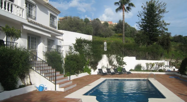 Семейная вилла с 5 комнатами с красивым видом из окна Villa Estepona