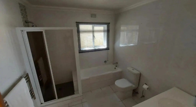 Четырёхместный семейный люкс Newlands Guest House