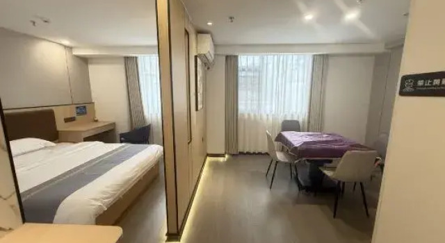 Люкс Deluxe Yashige Hotel (Zhongshan Henglan Dengdu Old Town Station)