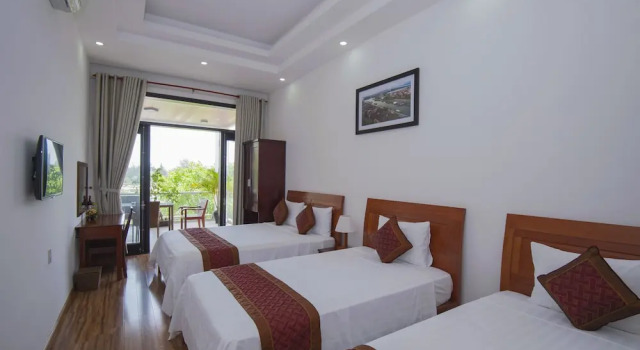 Четырёхместный семейный номер Standard с балконом Hoi An Sun Lake Villa