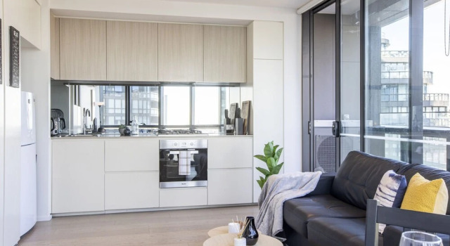 Docklands high level 1 Bedroom Apartment with pool by KozyGuru, Забронировать Апартаменты/квартира Докландс Мельбурн, рядом с Пристань для яхт «Е»