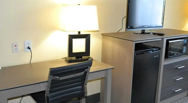 Трёхместный люкс Best Western Sherwood Inn & Suites