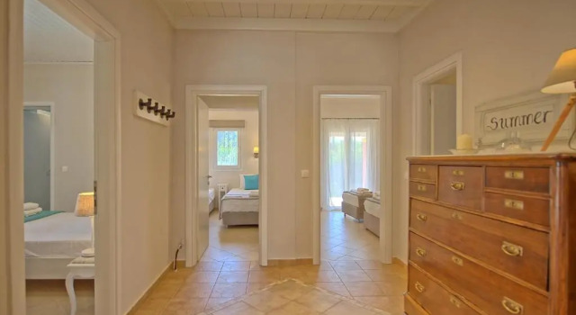 Beach Villa Joanna by PosarelliVillas, Забронировать Вилла Отели периферии Ионических островов с парковкой, Парковка