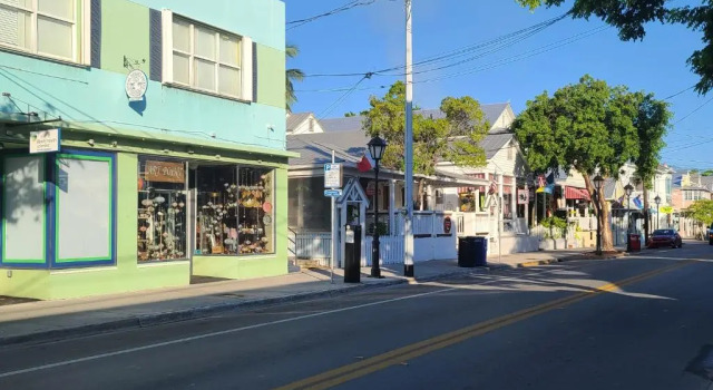 Апартаменты 6 Bedroom 6 Bath Guesthouse on Duval Street