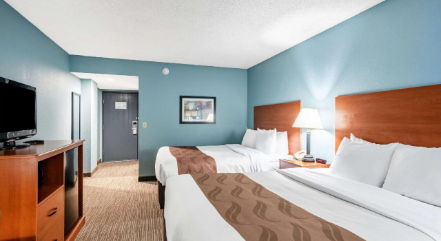 Четырёхместный номер Standard Quality Inn & Suites Garden Of The Gods