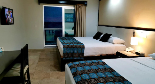 Четырёхместный номер Standard с видом на океан Coral Island Beach View Hotel