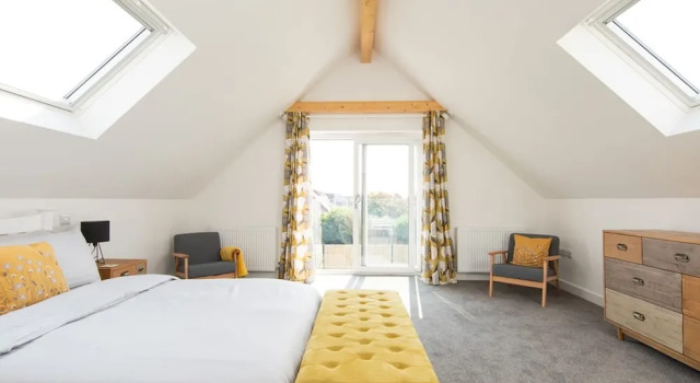 3BR Stylish Home Sea View Walk to East Wittering, Забронировать Дом для отпуска Отели Исторического графства Суссекса с парковкой, Парковка