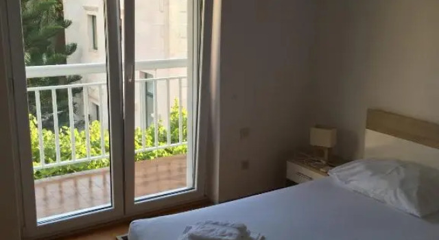 Apartment Velada, Забронировать Апартаменты/квартира Хвар Остров Хвар, рядом с Частный Пляж «Си Ю Румс»