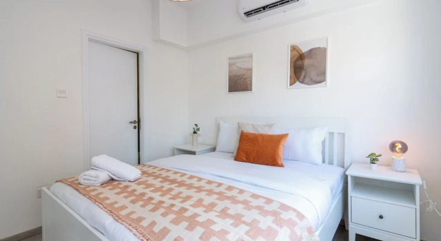 Hermes 2-BR Apt. & Balcony in Larnaca, Забронировать Вилла Коттеджи Ларнаки, рядом с Армянская церковь Святого Стефана, Коттедж