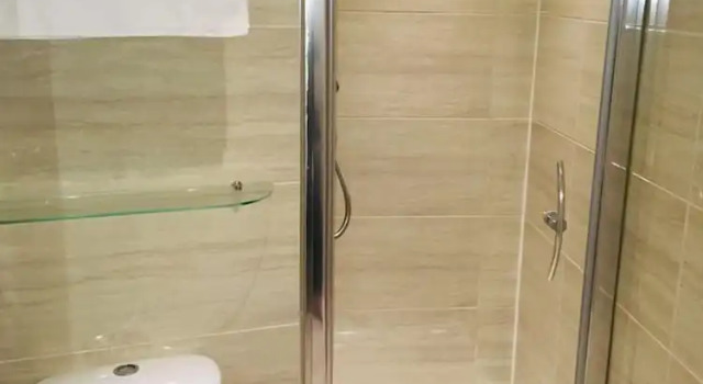 Номер Comfort The Commercial Hotel