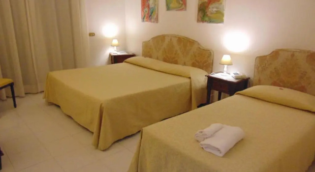 Standard Triple room Hotel Callà 2