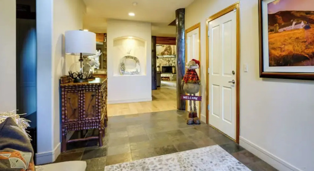 Park City Vacation Rental w/ Hot Tub & Patio!, Varaa Huoneisto Park City 