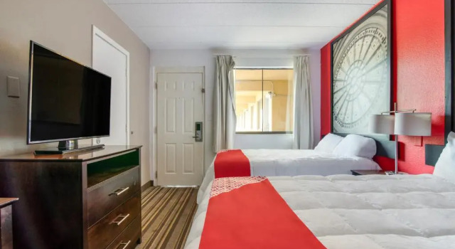 Четырёхместный номер Standard Days Inn & Suites by Wyndham Indianapolis Airport East